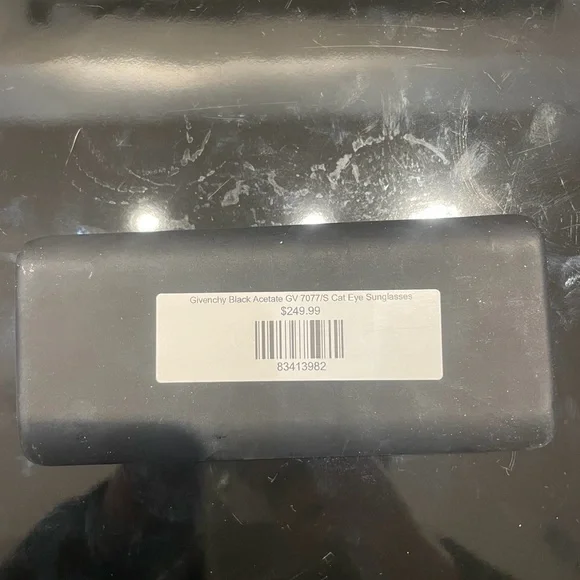 Authentic GIVENCHY Black Acetate Cat Eye Sunglasses GV 7077/S 🕶️✨ - Picture 4 of 4